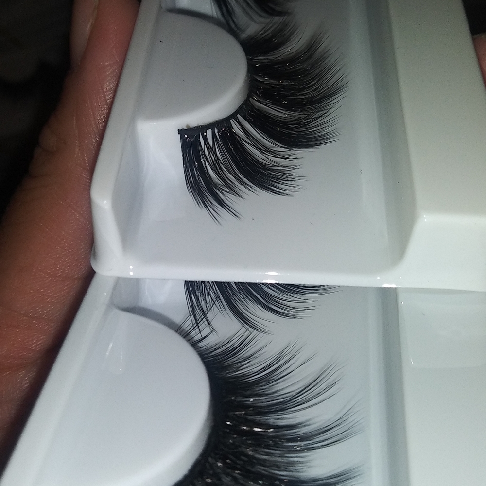 Lashes - Picture 5 of 5